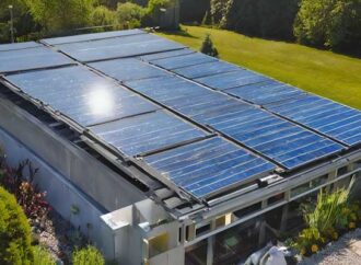 Dach- vs. Freiflächen-Solaranlagen: Vor- und Nachteile